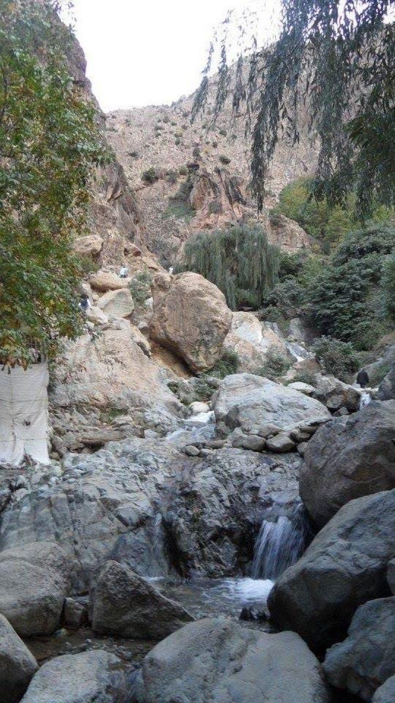 Waterfall and boulders in the gorge above Setti Fatma